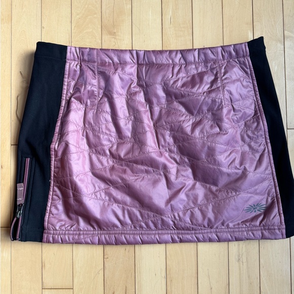 Pink and Black Mini Pencil Skirt with Quilted Style for Athletic Occasions - Picture 2 of 6